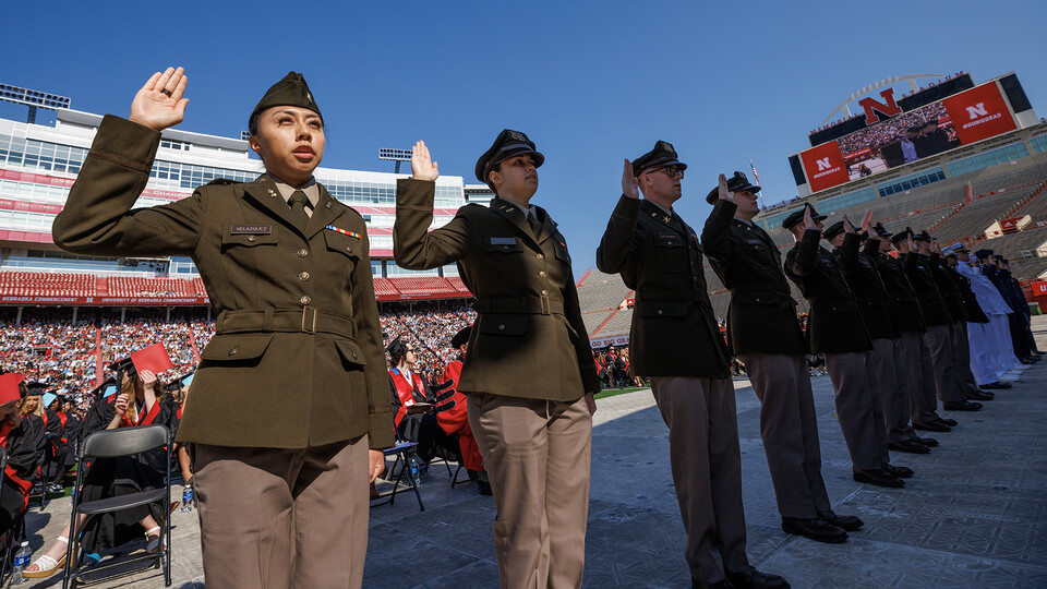Congratulations to the seven CAS Huskers from the #UNL Reserve Officer Training Corps who received military commissions this past weekend! Names and commissions: bit.ly/45sNOOk @unlchemistry @UNLPsych @UNLCommDept @UNLMathematics @UNLHistory @UNLsbs