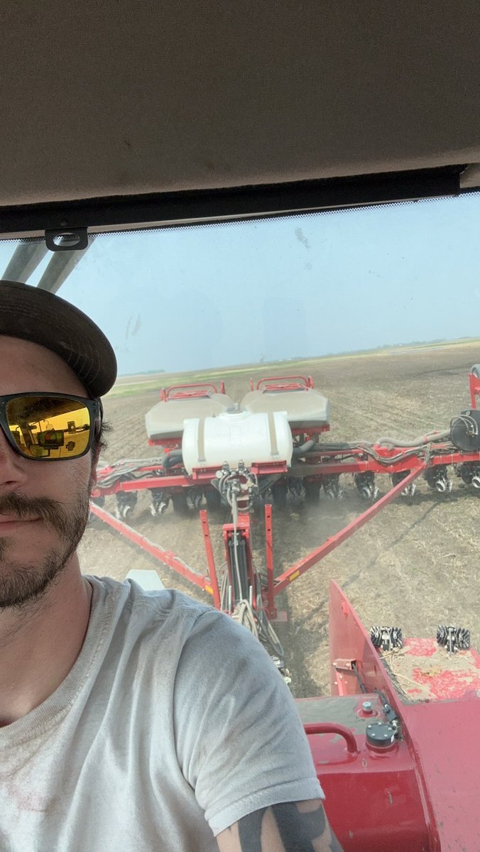 Qshizzle97's tweet photo. All 20,000 acres of corn are officially in the ground #plant23 https://t.co/pldpIS19Qr