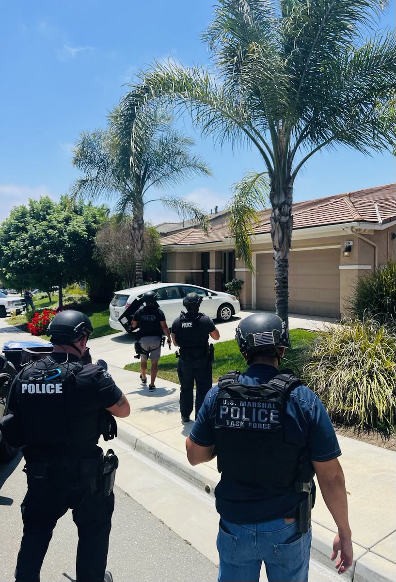Your #GND and <a href="/USMS_PSWRFTF/">Pacific Southwest Regional Fugitive Task Force</a> at work!  Code 4!  Suspect wanted for <a href="/LAPDSouthwest/">LAPD Southwest</a> #ADW in custody! Doing their part to keep the community safe. #complynowcomplainlater #LAPD  <a href="/USMarshalsHQ/">U.S. Marshals Service</a>