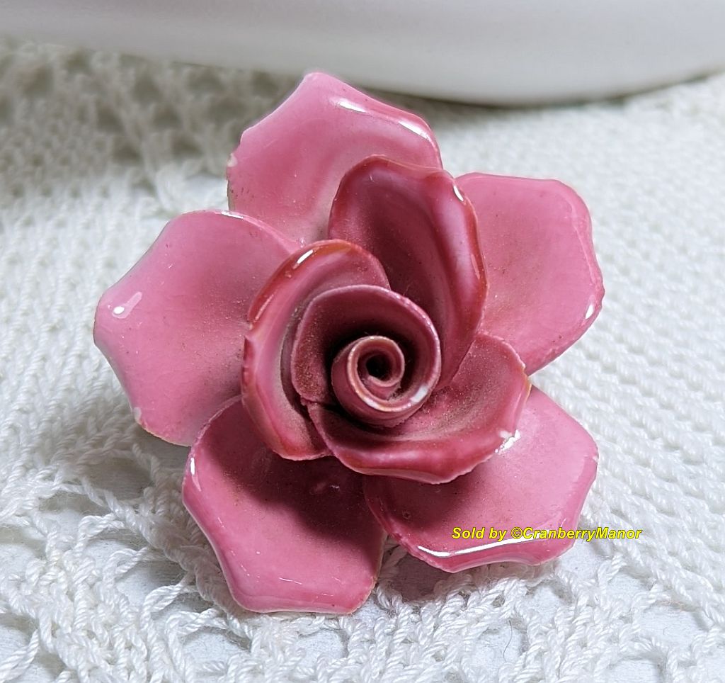 Royal Adderly Pink Rose Brooch Vintage Floral Designer Porcelain Jewelry

cranberry-manor.com/royal-adderly-…

#vintage #jewelry #designer #designerjewelry 
#brooch #vintagebrooch
#royaladderly #pink #rose #pinkrose #rosebrooch #porcelain #porcelainbrooch