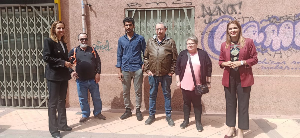 CarmenFructuos4's tweet photo. Facilitar las tareas de reparto de mercancías también es hacer una Murcia más sostenible. En distintas calles de Santa María de Gracia hemos creado nuevas plazas de carga y descarga dando así solución a una demanda histórica de los comerciantes de la zona.
#SeguimosProgresando🌹 https://t.co/zplvXHqiQ4