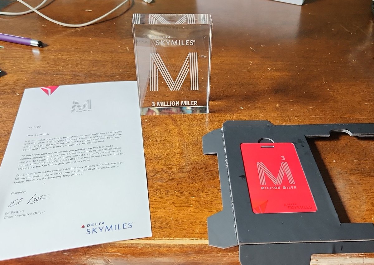 Ggalarza10's tweet photo. @Delta seriously? 20 plus years is that is what I get for a 3MM. Not even 360 invite?  This is a joke right? https://t.co/yaH9KJerlW