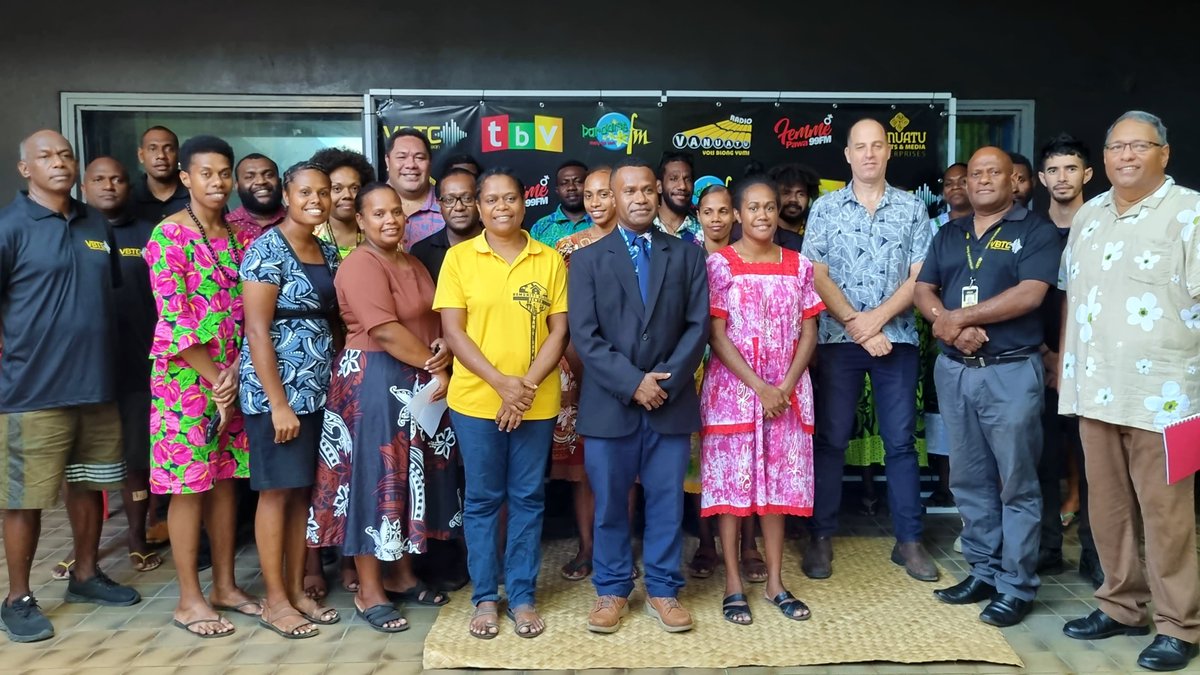 SprepChannel's tweet photo. The #VanKIRAP project and national broadcaster the #Vanuatu Broadcasting and Television Corporation have signed a partnership agreement to use VBTC’s radio, television and social media channels to deliver climate and weather information to the nation.
https://t.co/i96hsCVT4w https://t.co/JjYMF6fwmK