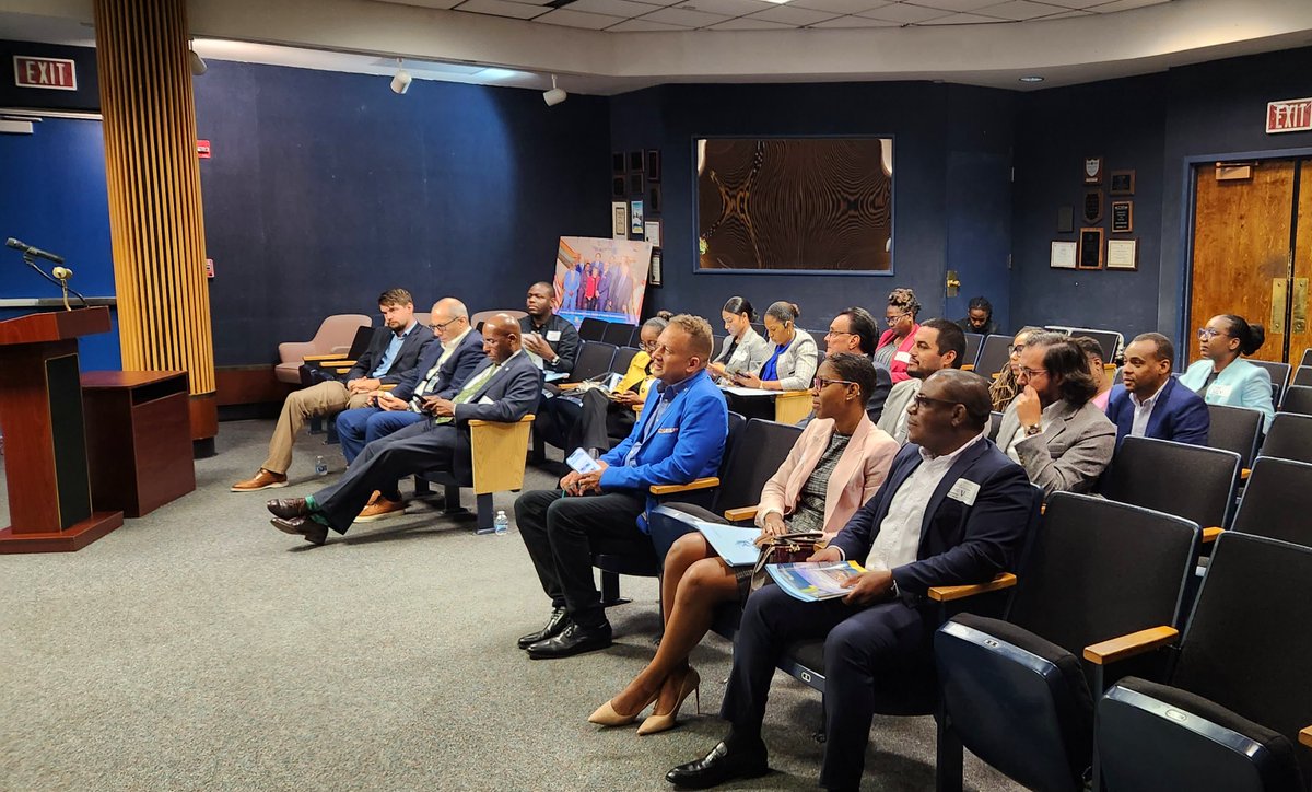 PortEverglades's tweet photo. Today we welcomed a delegation from Jamaica, led by Senator the Honorable Aubyn Hill, Minister of Industry, Investment and Commerce. The delegation met with #PortEverglades leadership & business partners to discuss #trade opportunities. #gatewayporteverglades #foreigntradezone https://t.co/HlJBKeZMQA
