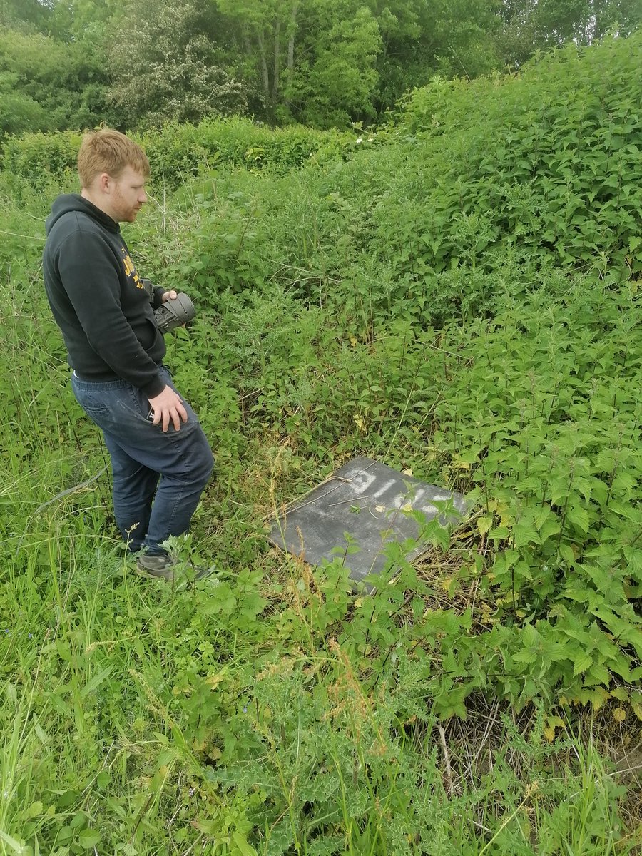 di_credicomax's tweet photo. Phase 2 #ATE inventaire. École hors les murs. Prélèvements des individus #biodiversite de la prairie.  Pose des plaques à reptiles et des capteurs photographiques @AmiensEdd @FabienPle @fab2401 @CPIE_Aisne @Teragir @EcoEcolesCAN @angeliquedicre1 @DSDEN_Aisne https://t.co/2dqzOWuHP2