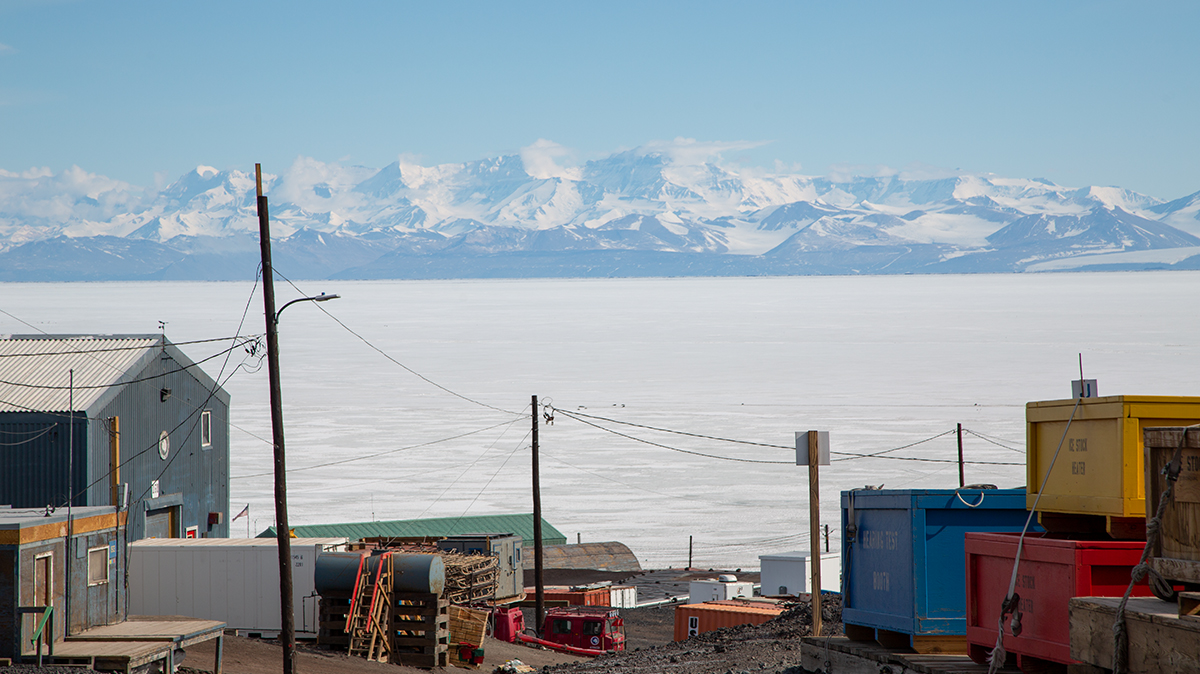 NCSAatIllinois's tweet photo. For years, Melanie Archipley has worked with data from the #SouthPoleTelescope to enrich her astronomy research. As an NCSA CAPS Fellow, she received an opportunity of a lifetime – a trip to #Antarctica to work with the SPT in person.
Read about her trip: https://t.co/i7btqzkGyO https://t.co/QG78UiYnvv