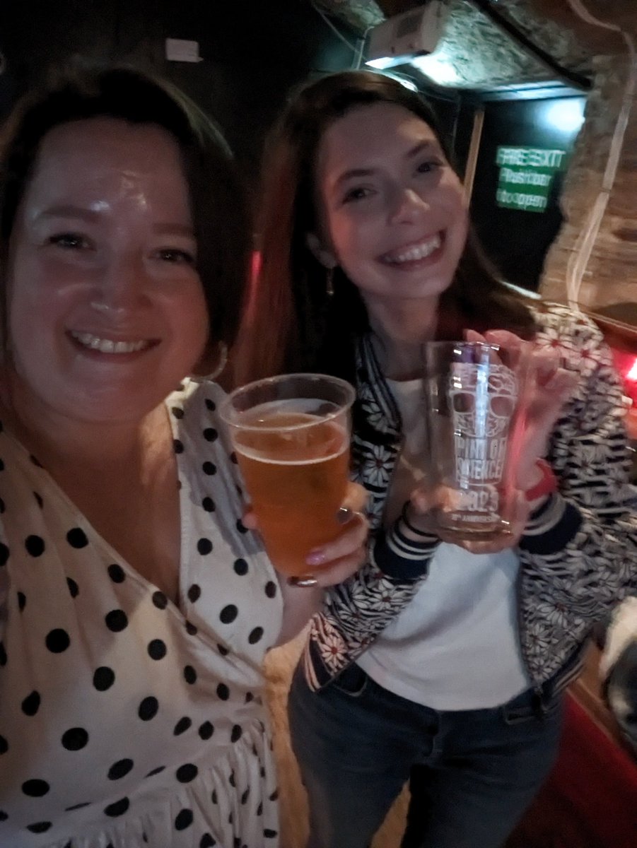 A couple of very happy <a href="/pintofscience/">Pint of Science UK</a> speakers, thank you to the organisers and to a wonderful audience! Always a pleasure to chat about how we model motor neuron disease in the lab (🐟!) and how we can move forwards now in SMA research 🔬
<a href="/AnnaMotyl/">Anna</a> #Pint23