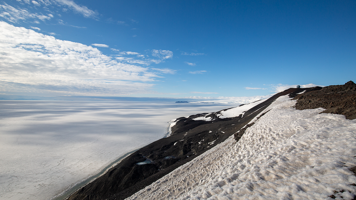 NCSAatIllinois's tweet photo. For years, Melanie Archipley has worked with data from the #SouthPoleTelescope to enrich her astronomy research. As an NCSA CAPS Fellow, she received an opportunity of a lifetime – a trip to #Antarctica to work with the SPT in person.
Read about her trip: https://t.co/i7btqzkGyO https://t.co/QG78UiYnvv
