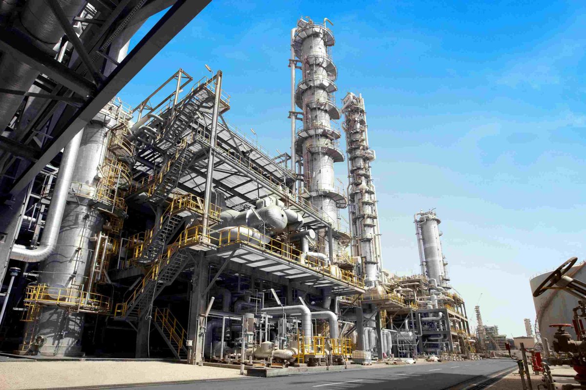 Melibj2601's tweet photo. Desarrollo de la industria del petróleo y el plástico (mediados del siglo XX) El auge de la industria de petróleo y el desarrollo de la petroquímica. Se desarrollaron procesos de refinación del petróleo, producción de plástico y fabricación de productos químicos del petróleo https://t.co/8OwQktb5T6