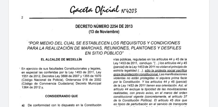 julidelila's tweet photo. El proceso de construcción los lineamientos de garantías a la protesta social en #Medellín inició en 2020. La Alcaldía dilata la firma de los lineamientos, aun cuando se encuentra vigente el Decreto 2254 de 2013 que que fue declarado inconstitucional
#ProtocoloProtestaYA https://t.co/ncxW89rmxT
