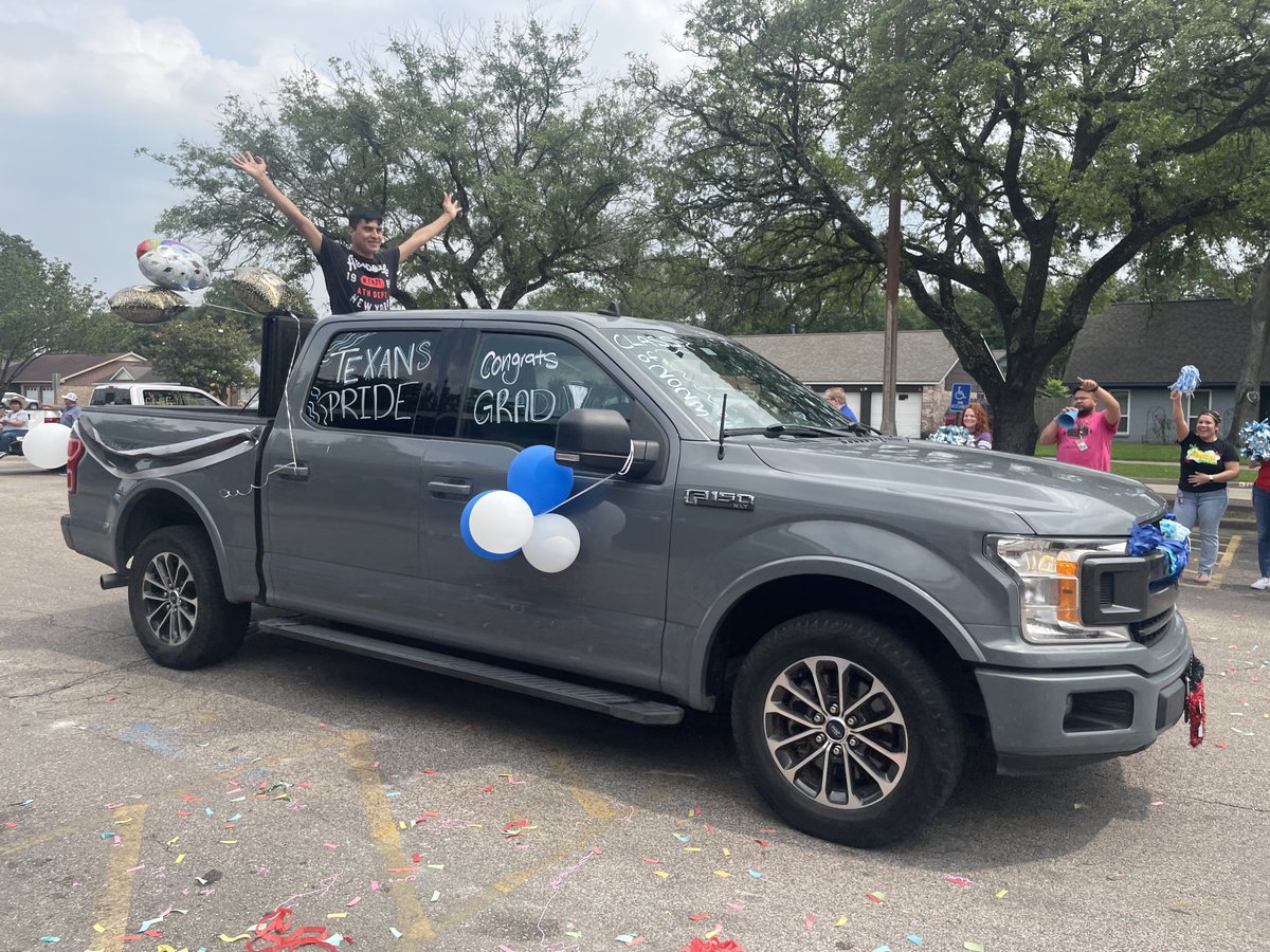 Had so much fun at our SENIOR SEND OFF parade!🎉 #TexanPride🎓