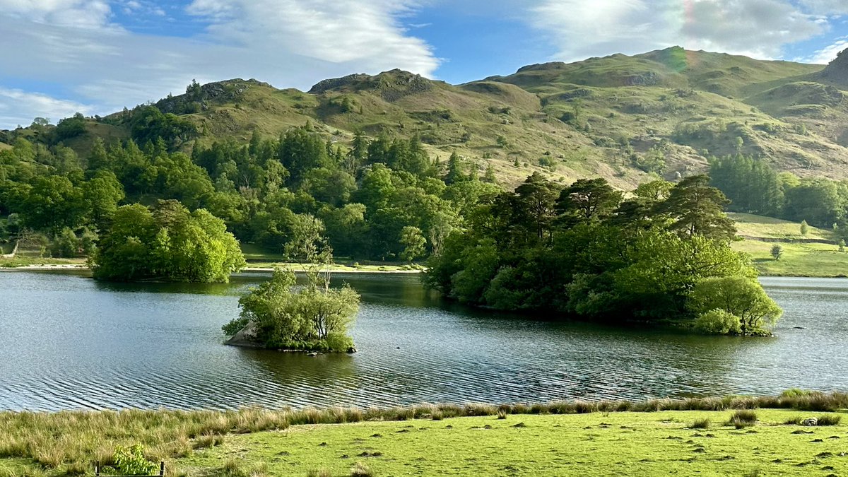 AngellinaBrady's tweet photo. This Green and Pleasant Land 
Rydal from the top deck of the 555 Bus from Kendal to Keswick 
💚🚌👋 https://t.co/2CsImCfXQq
