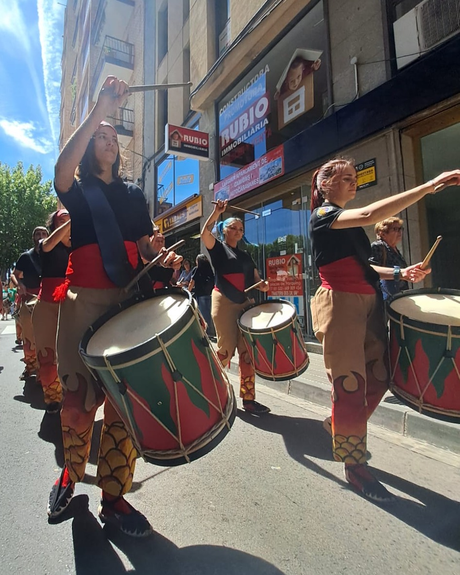 Aquest dissabte, 27 de maig, parlarem de timbals a la Torre. Hem coorganitzat una jornada amb els amics del ball de <a href="/DiablesTDB/">𝗕𝗔𝗟𝗟 𝗗𝗘 𝗗𝗜𝗔𝗕𝗟𝗘𝗦 𝗗𝗘 𝗟𝗔 𝗧𝗢𝗥𝗥𝗘</a> per compartir experiències sobre els tocs característics dels balls de diables. Pum putupum pum pum! 🥁🔥
📷 <a href="/unribeta/">Cristian Skrappy</a> 
#BallDeDiables 
#SPRibes