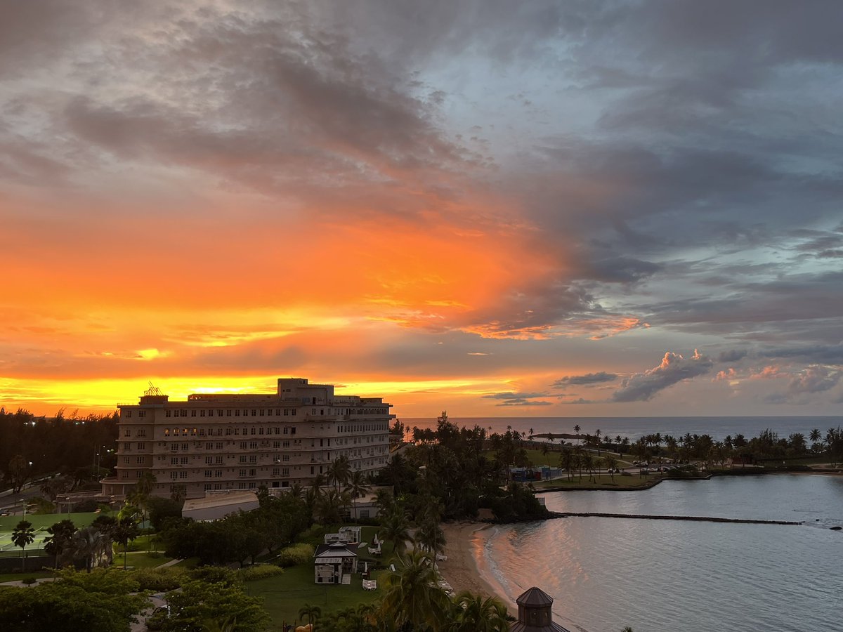 The sunset on my last night in Puerto Rico 🇵🇷✨