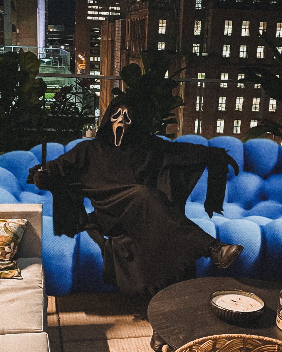 GhostfaceTalks_'s tweet photo. everyone seems to like this blue couch… https://t.co/GU1ICJ5Pls