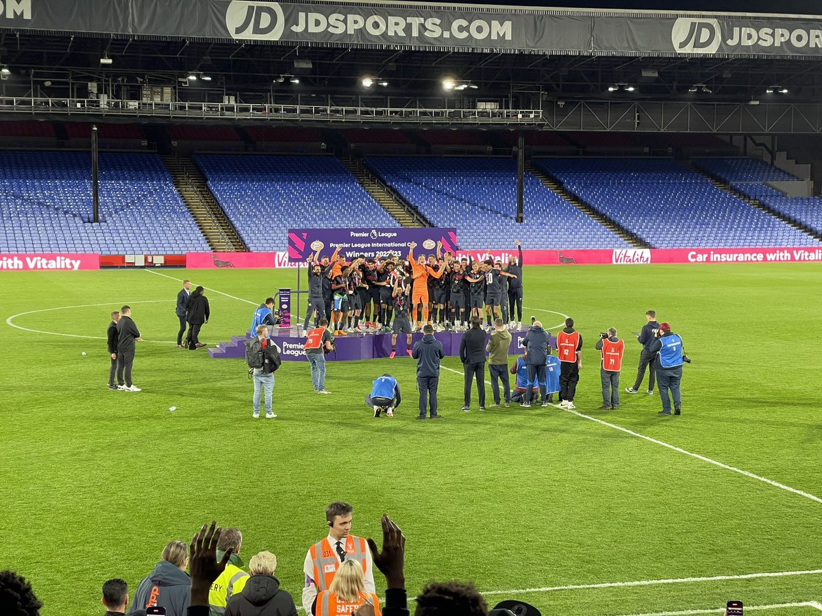 @CPFC u/21’s🏴󠁧󠁢󠁥󠁮󠁧󠁿1-3 🇳🇱Jong @PSV
@PremierLeague International #CupFinal
1-1 after 90 minutes.
5,931
84th (68/16) of 22/23 & 40th (26/14) of ‘23
#Eagles #PSV 
#GroundHopper #GroundHopping