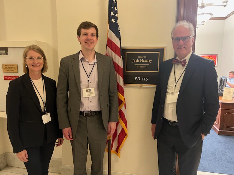 Had a great time meeting with MO elected officials for #ASTROAdvocacy. 

Advocating for:
-stable payments
-better #PriorAuth process
-support of research funding

And trying to increase public awareness of #CancerSurvivorship and the role of #RadOnc.

Thanks for working with us!