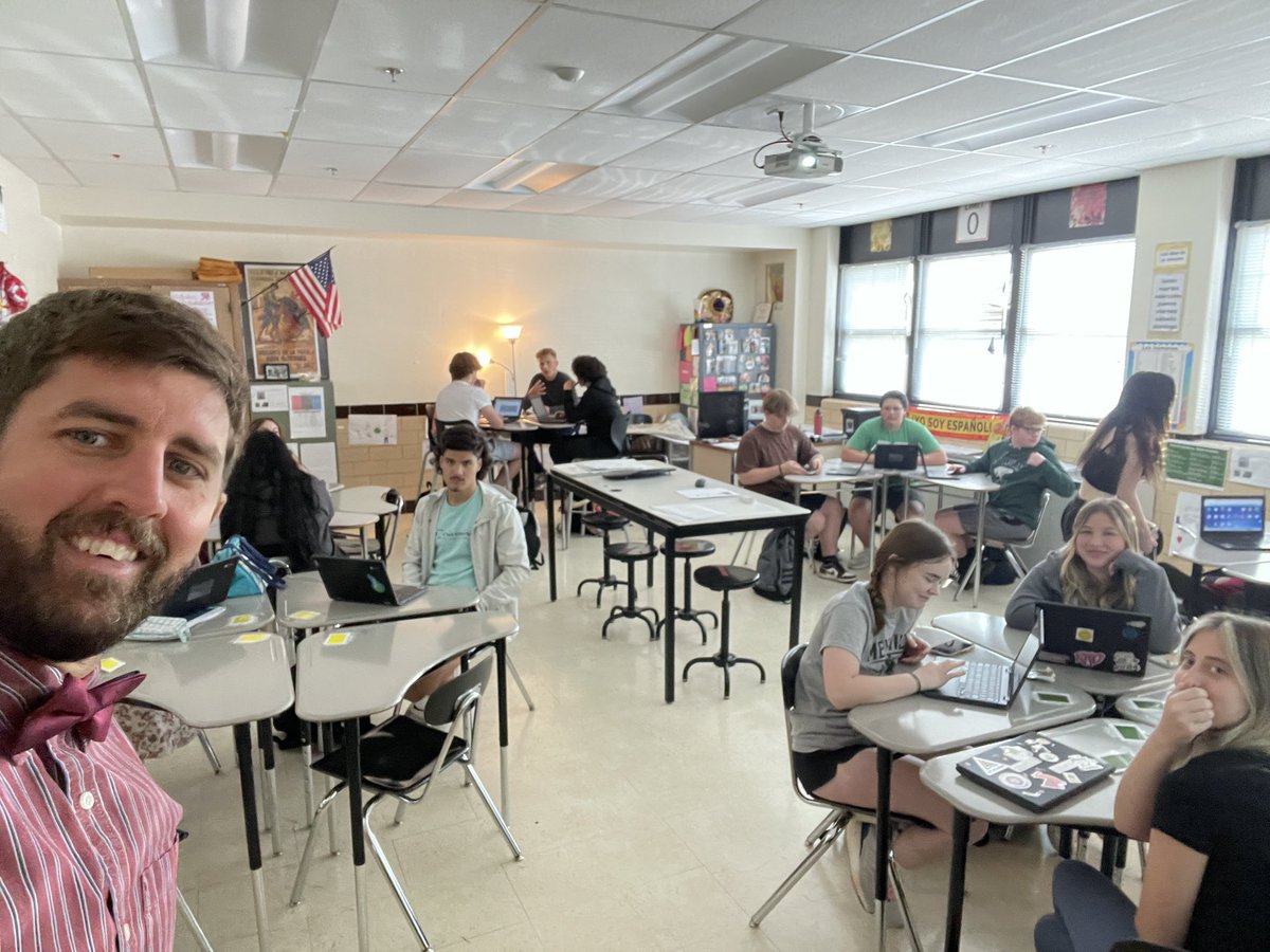 senormarkmac's tweet image. Today’s the last #bowtietuesday of these @Mehlville_HS Panthers’ school year #wearemehlville