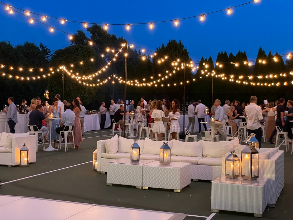 NYFFevents's tweet photo. Summer is right around the corner! Let NYFF produce an unforgettable Hamptons bash ☀️🎉

From social celebrations to corporate outings, our team executes events across the East End throughout the summer season.

#NYFF #eventproduction #summerevents #Hamptons #HamptonsEvents https://t.co/7EewdmfrYG