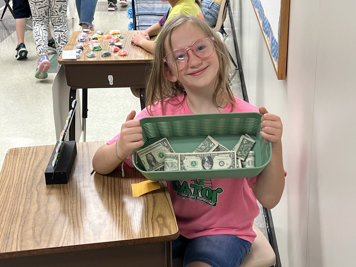 Market day fun!! What a fun way for students to make money for <a href="/MakeAWish/">Make-A-Wish America</a> #gr8gators #onelisd
