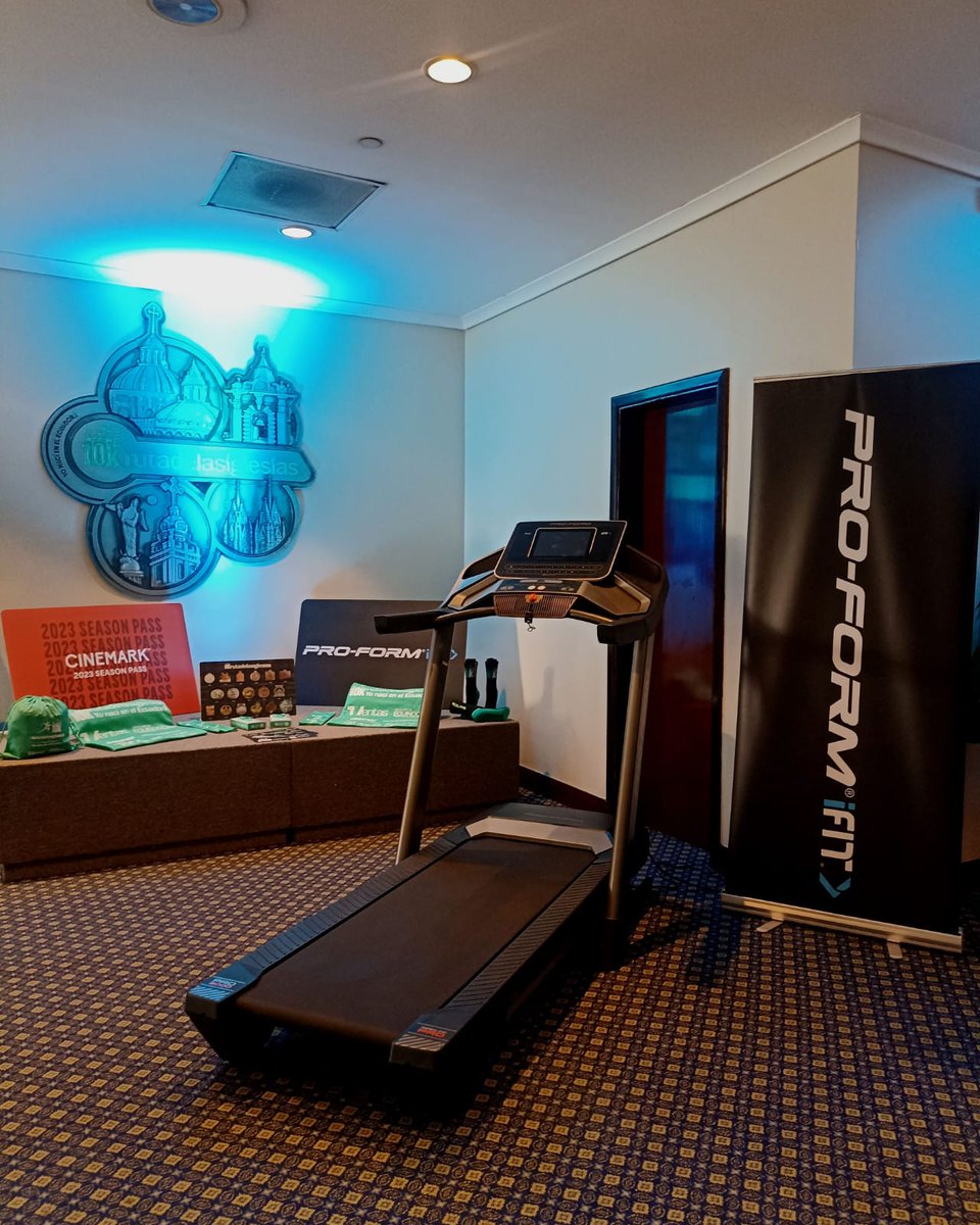 Rueda de prensa Ruta de las Iglesias 10k, edición 2023 🤩

La medalla, camiseta y uno de los premios de la carrera más linda del Ecuador. 🥇