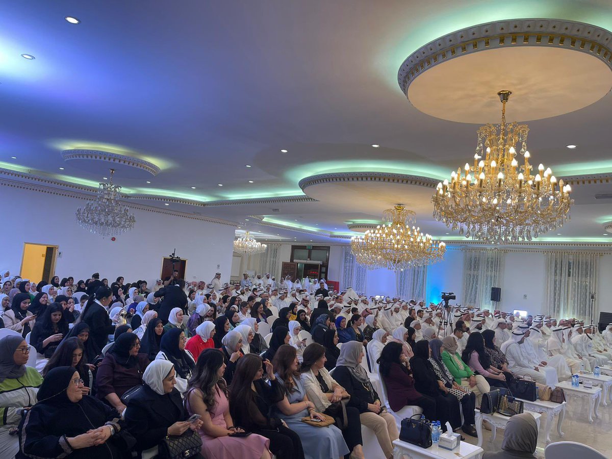 بسم الله وعلى بركة الله نبدأ 

حضور كثيف لندوة الدكتور 
#هشام_الصالح ..صراع الاقطاب .. الى أين ؟
#انتخابات_الأمة2023