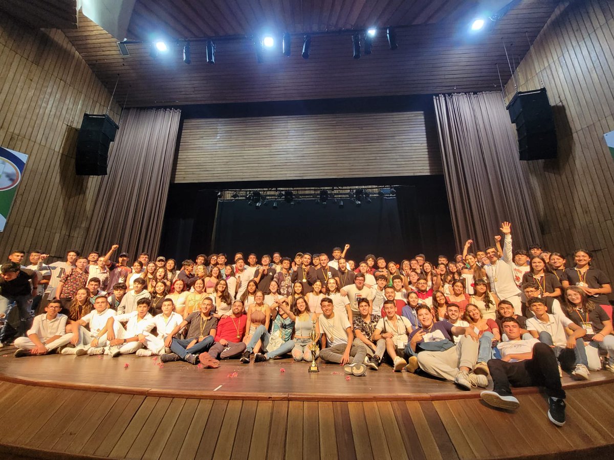 UISBarbosa's tweet photo. Con fuerza y determinación  nuestros estudiantes dejaron huella y deslumbraron en la Juegos #Intersedes 2023.
La delegación de la sede #UISBarbosa obtuvo una participación destacada.
Aquí te dejamos el balance final 
🥇Oro - 4 medallas
🥈Plata – 2 medallas
🥉Bronce – 4 medallas https://t.co/WWx2jla31o