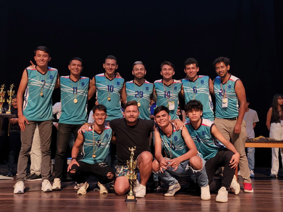 UISBarbosa's tweet photo. Con fuerza y determinación  nuestros estudiantes dejaron huella y deslumbraron en la Juegos #Intersedes 2023.
La delegación de la sede #UISBarbosa obtuvo una participación destacada.
Aquí te dejamos el balance final 
🥇Oro - 4 medallas
🥈Plata – 2 medallas
🥉Bronce – 4 medallas https://t.co/WWx2jla31o