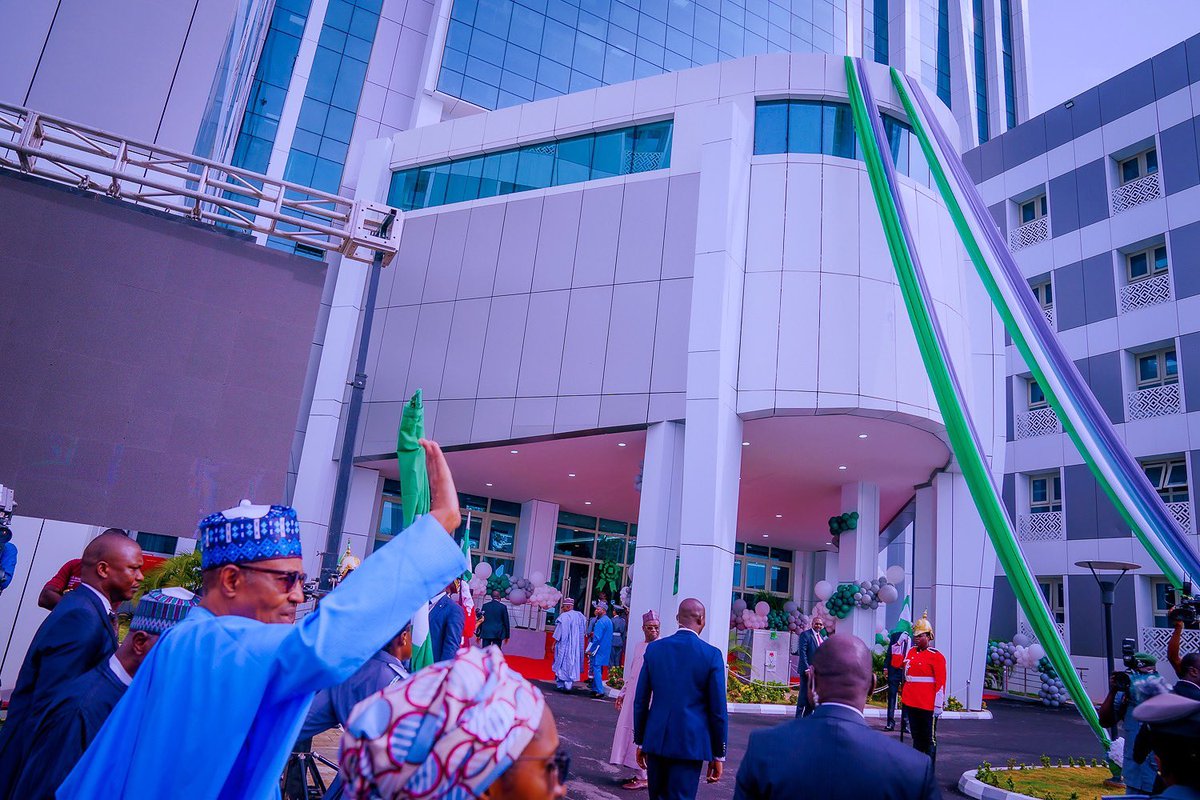 mabziz's tweet photo. Frame:
1: New Customs HQ
2: New NDDC HQ
3. New NCMDB HQ
4. Zik Mausoleum

Monuments of major significance finished by the #InfrastructureCzar; Muhammadu Buhari (POFRON) https://t.co/Xix8RM5WMY