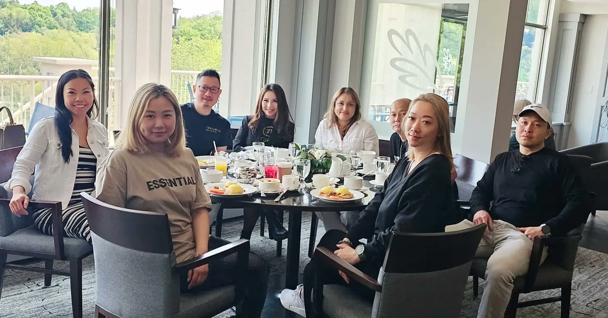 TVuRealEstate's tweet photo. Productive team meeting today! Thank you boss!

Let's make more sales!

⭐️Tram Vu, Real Estate Broker
💎The Ken Yeung Team
📧tram.vu@century21.ca
☎️416-668-3088
👉BUY | SELL | RENT | INVEST | ASSIGN

#teammeeting #thekenyeungteam #kennectteam   #tvurealestate #preconstruction https://t.co/m1VOvaFquQ