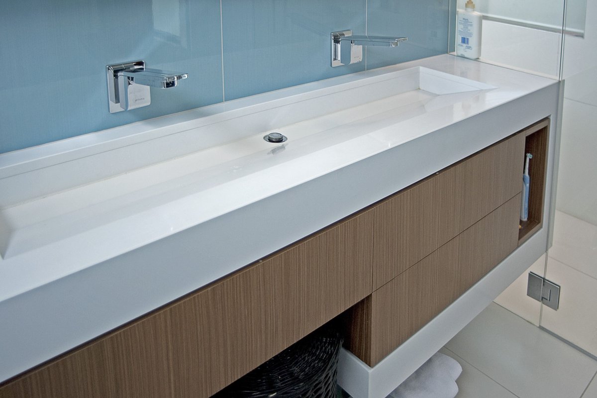 Upgrade your bathroom with Tristone!

Our solid surface materials are perfect for bathrooms, as they are water-resistant and hygienic. Plus, our wide range of colours and patterns means you can create a custom look

#InteriorDesign #SolidSurface #Worktops #Construction #Bathroom