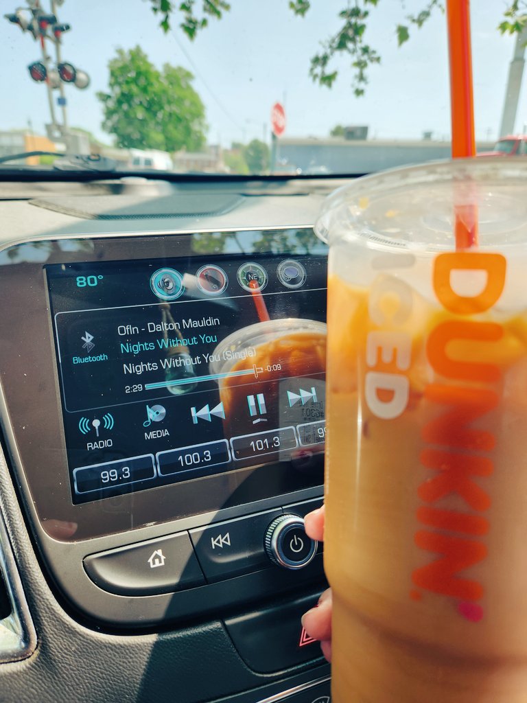 AudreeMurray's tweet photo. Is there even a better lunch break combo than a good playlist, iced coffee, and sunshine ?? https://t.co/Nj3UJFnHj4