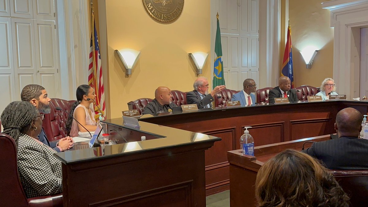 JacksonAirports's tweet image. CEO, Rosa M. Beckett, was introduced by the JMAA Board to the Jackson City Council during today's meeting. With 20+ years of airport leadership, she's eager to partner w/Mayor Lumumba & team for progress. Let's welcome her to our community! ✈️ #JMAA #NewCEO #PartnerForProgress