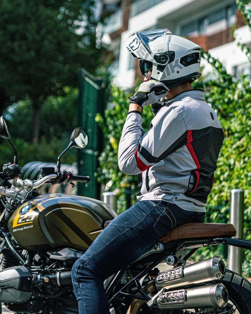 hevik_style's tweet photo. 🇮🇹 VEGA è la  giacca sportiva fatta apposta per te, perfetta per il tuo momento di libertà.
🇬🇧 VEGA is the sporty jacket made just for you, perfect for your moment of freedom.

#hevik #ridemore #citylife #urbanstyle #motorcyclecommute #urbanrider #italianstyle #hevik https://t.co/ndSnAEZxz2