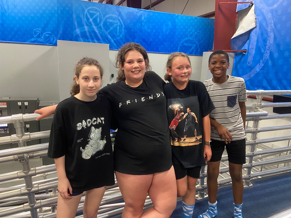 RoadrunnerROCKS's tweet photo. 5th graders are having a great time at Sky Zone today! 
#weschools https://t.co/rcObKQaJl8