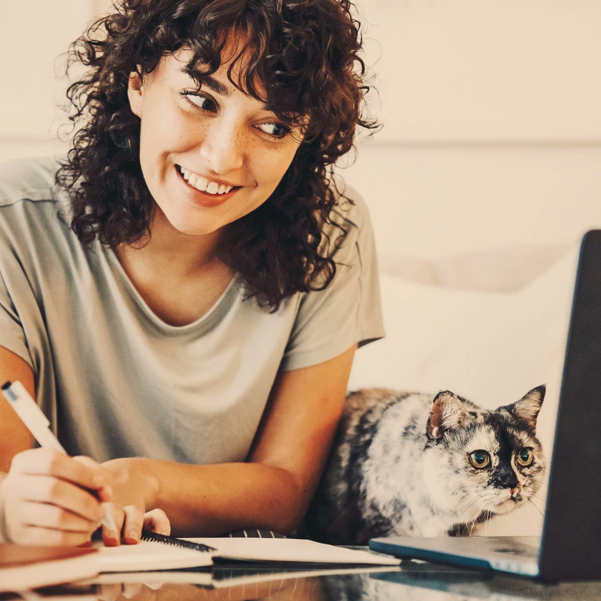 withbomadu's tweet photo. Sneaking your cat over to your friend's house every time your landlord does an inspection? 🙀 That would be a thing of the past if you had your place! 

We can help you finance your deposit 👉 https://t.co/Zro2Griawg

 🏠🔑  #firsttimebuyer  #savings #generationrent https://t.co/H1G7r5fth6