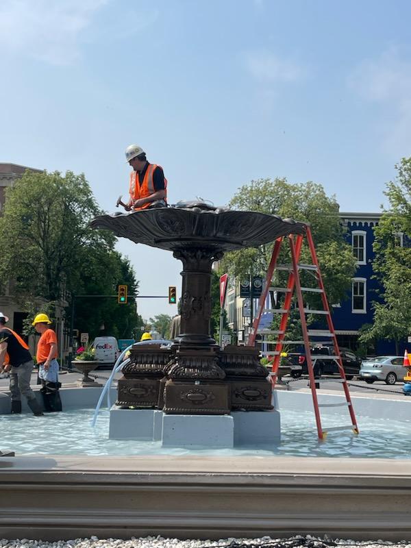 JeffStonehill's tweet photo. #Chambersburg #MemorialSquare Fountain returns to Downtown today
@DowntownCburg https://t.co/U5MtzKui2Y