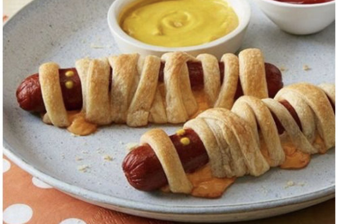 slutsforfall's tweet photo. Mummy dogs will always be categorized as top tier Halloween party food in my book. https://t.co/eNmBPoXjYf