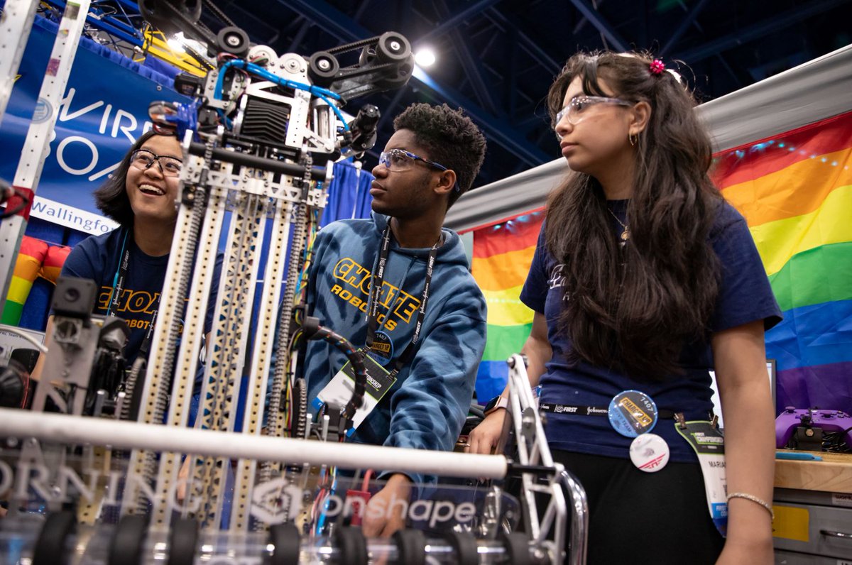Innovation begins by providing kids with STEM opportunities that allow them to explore, fail forward &amp; learn together. It’s crucial that all youth are provided these opportunities to ensure that the STEM fields are filled with an array of voices, skills &amp; talents. #PeopleOfSTEAM