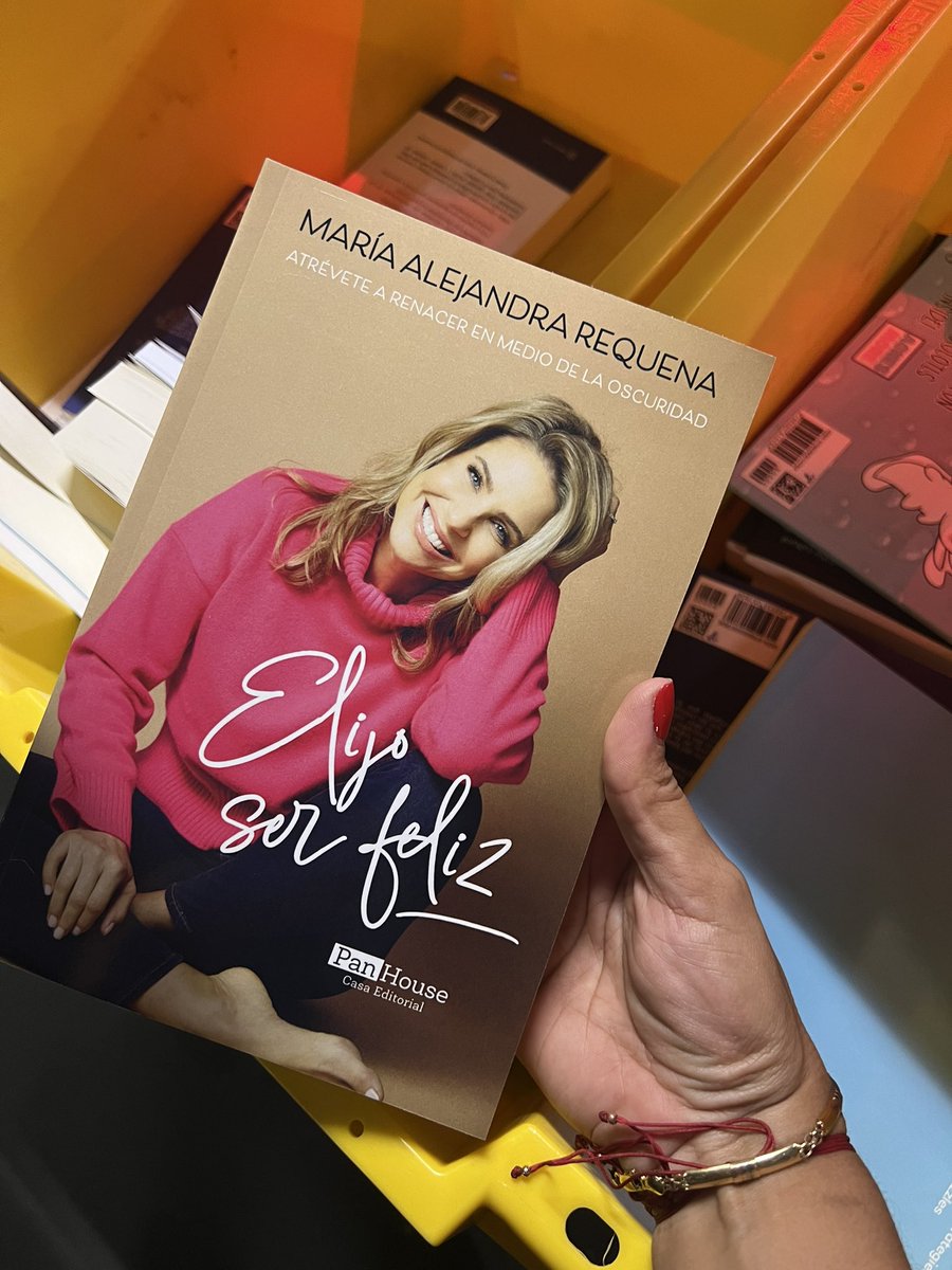 GordonMary22's tweet photo. @MRequenaoficial  😍♥️♥️♥️ este libro me saco una sonrisa en medio de mi jornada laboral … bella 🇻🇪 https://t.co/UTqt0n9wB6