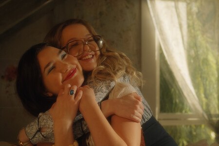 PrimerIntento_'s tweet photo. A veces las personas te decepcionarán, las chicas pueden ser muy crueles las unas con las otras, pero no puedes dejar que eso te detenga. Si te hacen daño, te levantas, desempolvas tus sentimientos y vuelves a intentarlo.

📚 (El baile de las luciérnagas)   
- Kristin Hannah https://t.co/XDduvLtoFv
