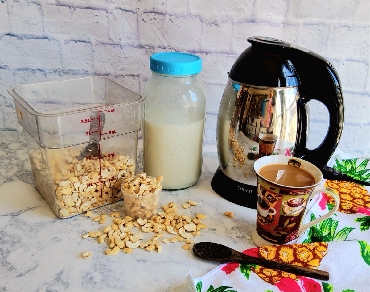 momknowsbest15's tweet photo. With a push of a button, you can make delicious dairy-free milk fresh in minutes. This milk maker is, way cheaper than the competition. ~ Buy it ~ https://t.co/IVCh8TyRLt #plantbasedmilk #dairyfree #milkmaker #soybella #nutmilkmaker #cashewmilk #homemademilk #DIYMilk #almondmilk https://t.co/3orUOlitbL