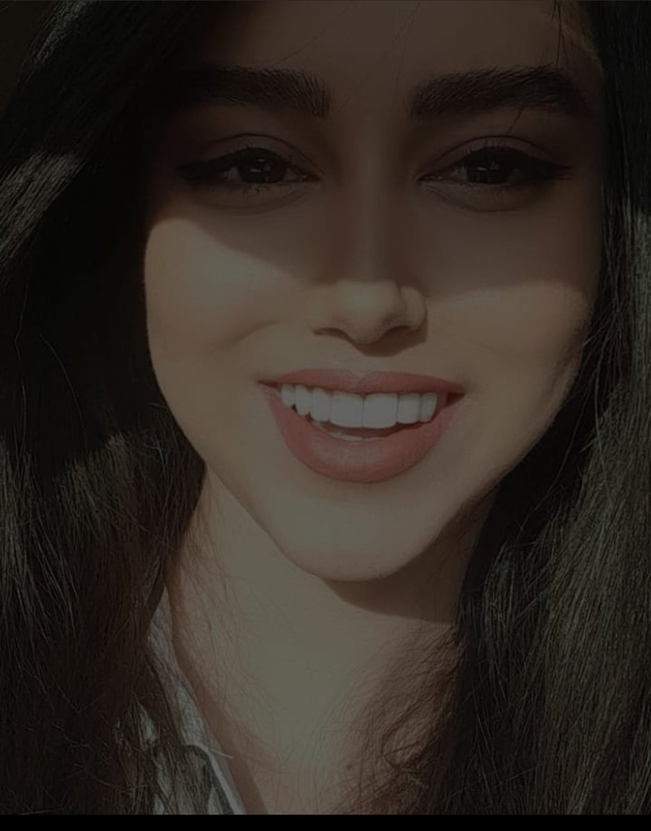 دلتنگیِ یه شبایی رو هیچ خیابونی گردن نمی‌گیره
تاریکی یه شبایی رو هیچ مهتابی روشن نمی‌کنه
گرد و غبار یه شبایی رو هیچ بارونی شستشو نمی‌ده
و تموم این شبا رو نبودن تو رقم می‌زنه...