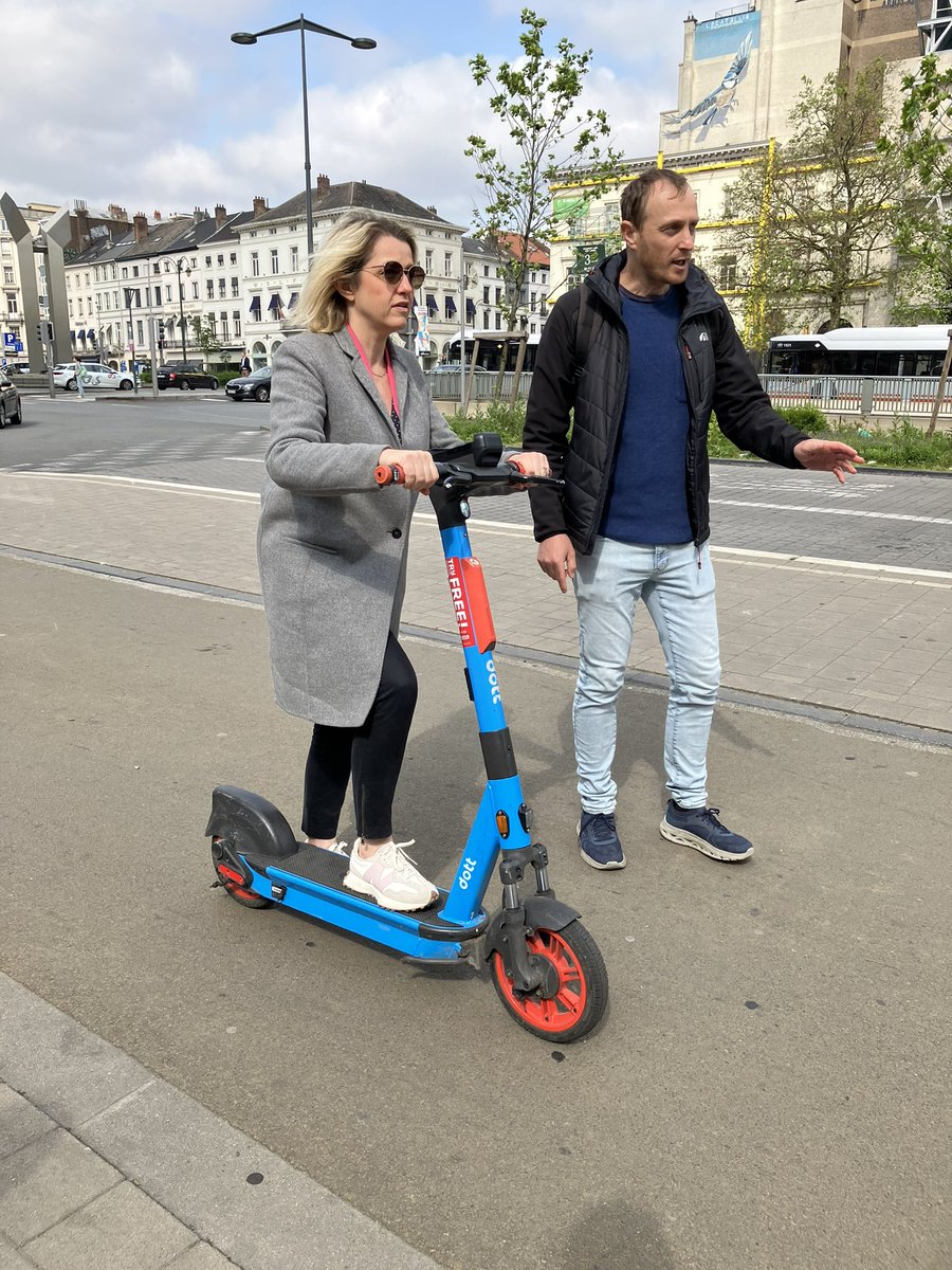 barbarapompili's tweet photo. 1ère visite européenne dans le cadre de ma mission sur les ZFE: exploration des mobilités bruxelloises grâce au Mobility Coach, échanges passionnants avec @alainmaron, l’association @chercheursdair_ , des membres de l’administration flamande, et l’ambassadeur François Sénémaud https://t.co/RKNGCgdAuq