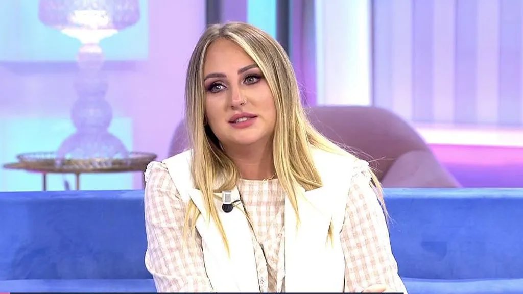 kindesswmoon's tweet photo. raquel bollo: “se ha echado a colaboradores por ir en contra de rocío carrasco”

rocío carrasco ha tenido que soportar a estos MALTRATADORES mientras ella contaba su relato de maltrato

dejar de pisotear a una mujer maltratada por querer tener la razón #yoveosalvame https://t.co/81AVKLPg3S