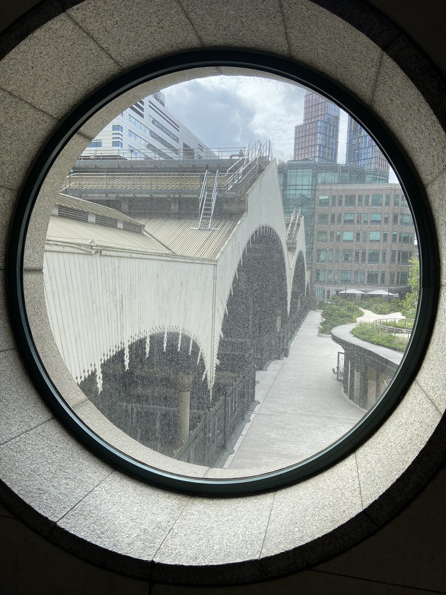 TraceyDagley's tweet photo. Today’s exploration continued in Liverpool St up a skinny escalator down a posh alley through the round window #ExchangeSquare https://t.co/xOSRHI567p