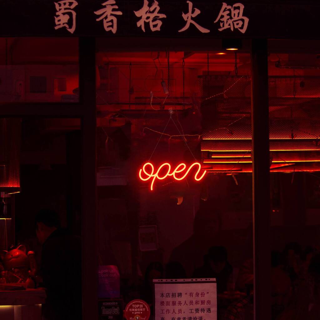 If you’re looking into making your store stand out from the busy streets, having a unique open sign will certainly catch the attention of passersby even from a couple of meters away. Link in bio!

#hineon #hiopen #neon #store #open #neonlights #neonsign … instagr.am/p/Csl99F-JIT4/
