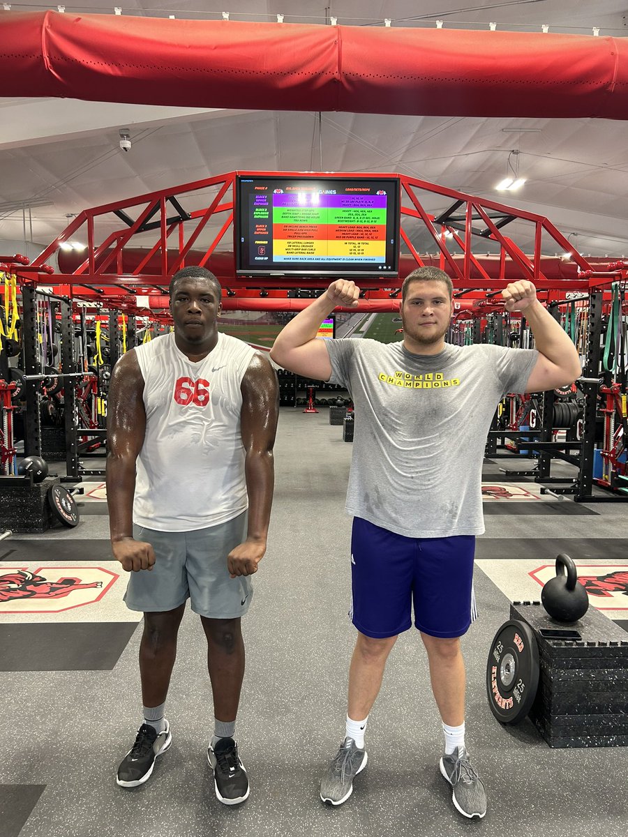 🚨Gainesville Alumni Alert🚨

Always good seeing <a href="/OleMissFB/">Ole Miss Football</a> OL <a href="/ced_nicely/">Cedrick Nicely</a> and <a href="/TNTechFootball/">TTU Football</a> OL 
<a href="/Elijah56Ruiz/">Elijah Ruiz</a> back at the G! 

#alwayswelcomeHOME