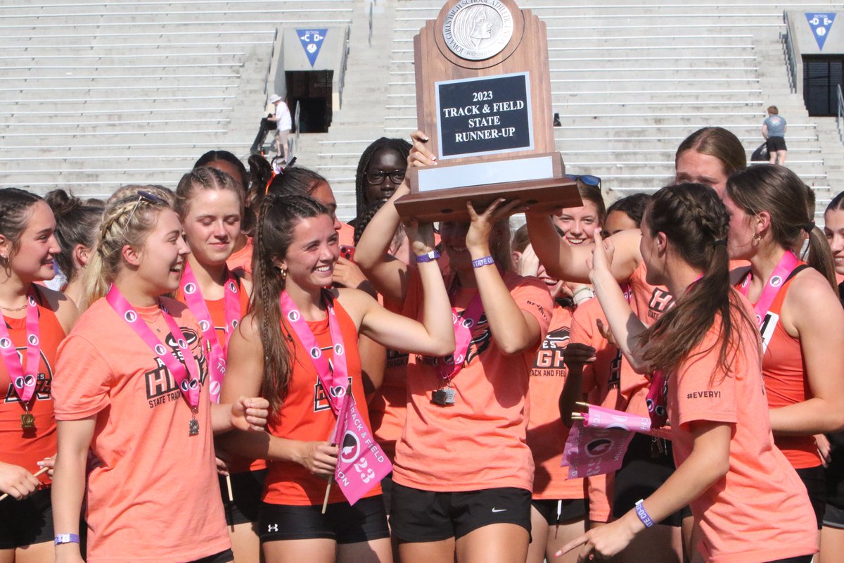 AMESTrack's tweet photo. 2023 mission: Leave a Legacy
💿 8 new school records
🏆 Best team finish since 1996
5⃣Consecutive Top-10 team finishes
🥇Seniors graduate with a total 5 State Titles
💪16 individuals. All 7 relays qualified
🥈2023 State Team Runner Up
✅Mission Accomplished
Congratulations Girls! https://t.co/aEb1SIrOMN