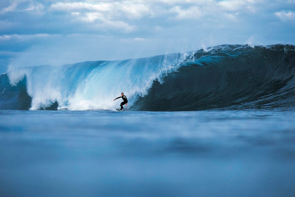 La Caleta lies on the divide between the huge sweep of Famara beach beneath towering cliffs and the volcanic ledges and reefs that Lanzarote is famous for.

Click for more bsapp.ai/F1WTgYytO

#travel #surf #surftravel #Lanzarote #surfing